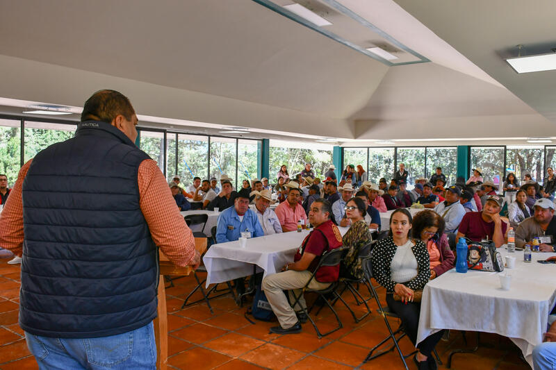 René Mejía preside novena reunión con autoridades auxiliares y ejidales en Amealco