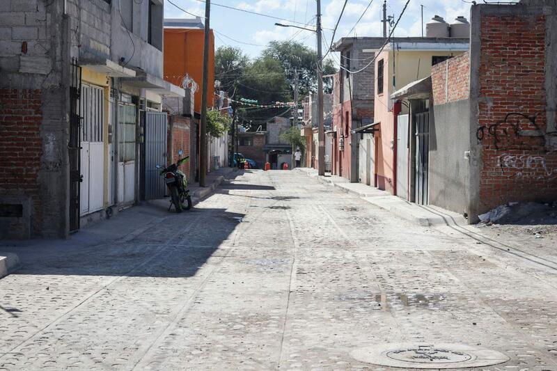 Roberto Cabrera lidera inauguración y comienzo de obras en calles del Barrio de La Cruz, San Juan del Río