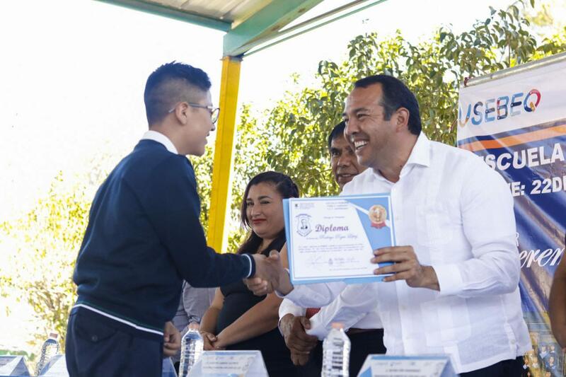 Roberto Cabrera recibe reconocimiento por su labor como presidente municipal de San Juan del Río 1 Roberto Cabrera recibe reconocimiento por su labor como presidente municipal de San Juan del Río