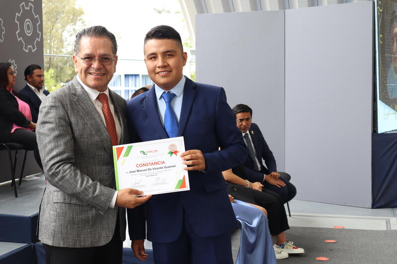 Se gradúan 590 jóvenes del CECyTEQ en Querétaro