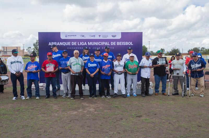 Homenaje a los Gavilanes en la Liga Municipal de Beisbol de San Juan del Río
