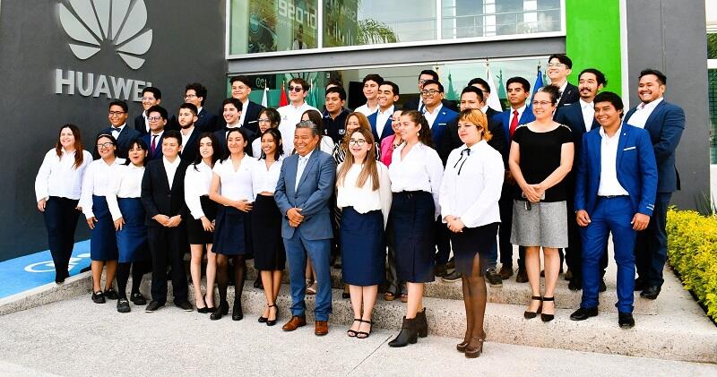 41 becarios de la UTEQ preparan viaje académico internacional a universidades de tres continentes