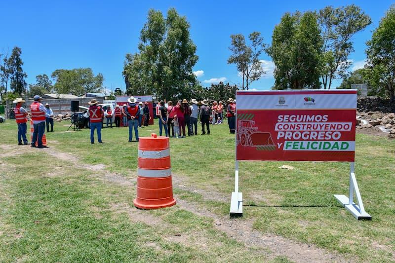 Alcalde René Mejía impulsa el progreso en Amealco con gira de arranques de obra