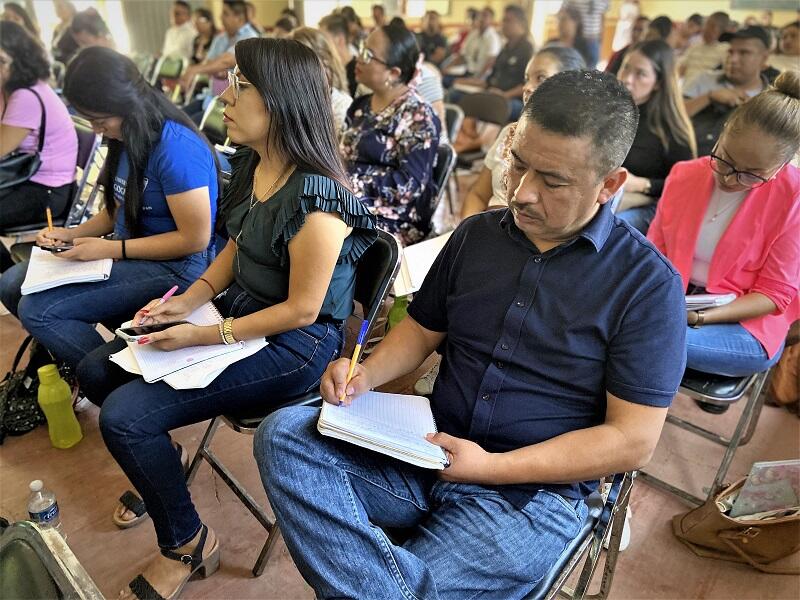 Capacitación intensiva para docentes de Sierra Gorda en nuevo modelo educativo