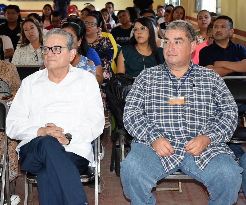 Capacitación intensiva para docentes de Sierra Gorda en nuevo modelo educativo