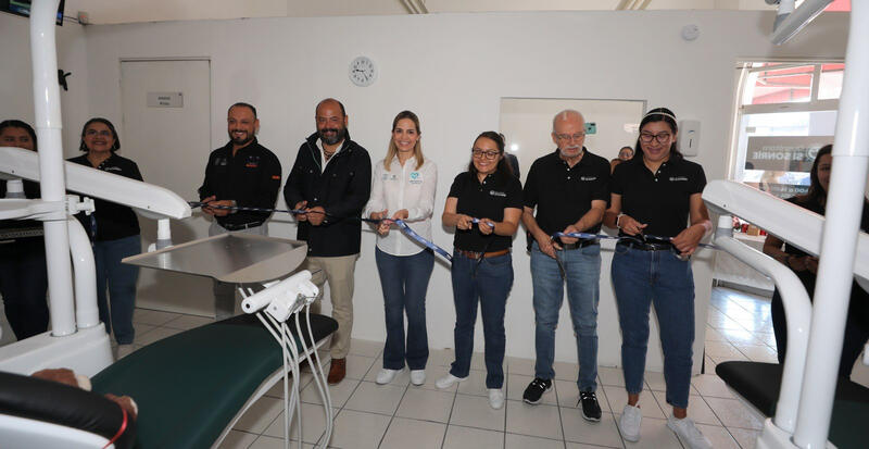 Car Herrera inauguró área de odontología de Fundación Querétaro Sí Sonríe