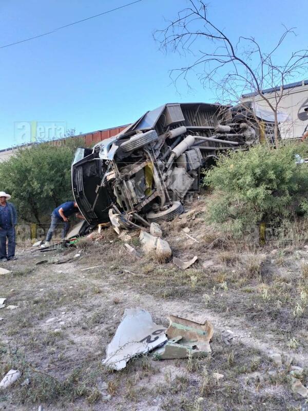 Grave accidente en El Marqués, Querétaro: Tren embiste autobús y reportan 5 muertos