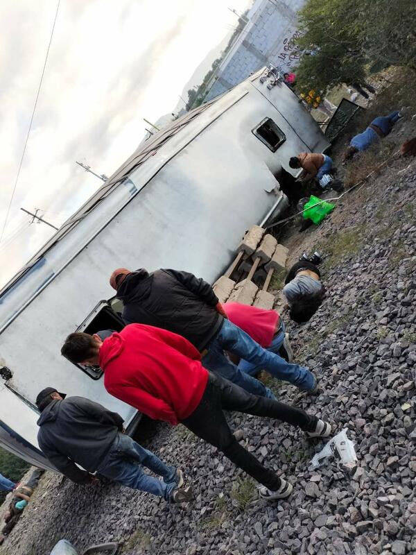 Grave accidente en El Marqués, Querétaro: Tren embiste autobús y reportan 5 muertos