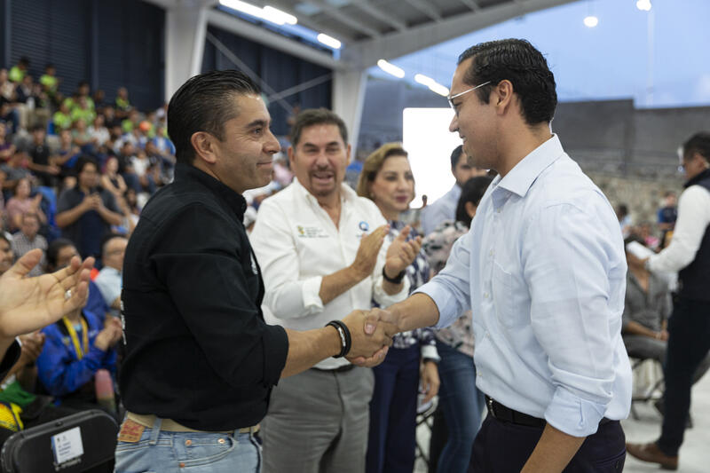 Josué Guerrero lidera entrega del Foro Multicultural Candiles en Corregidora