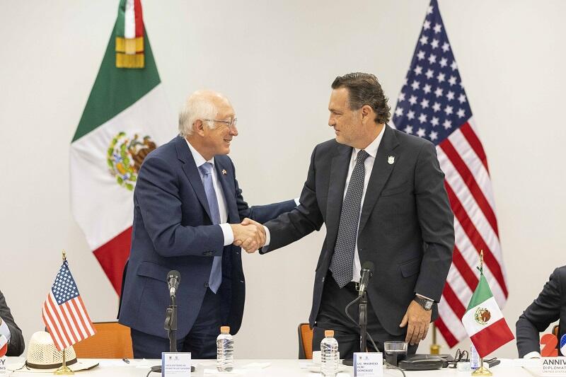 Mauricio Kuri y Ken Salazar recorren GE Aerospace y GE Vernova en Querétaro