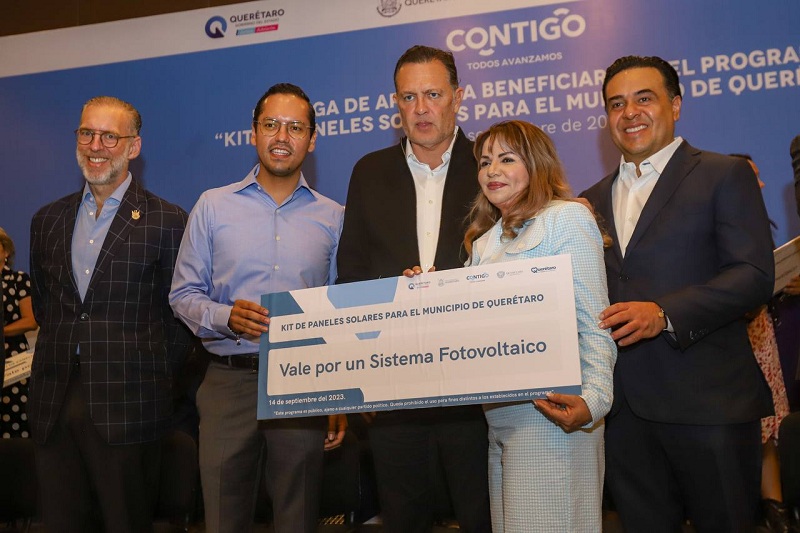 87 MiPyMEs de Querétaro reciben paneles solares del gobierno estatal y municipal