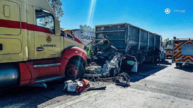 Brutal accidente en el Libramiento Norponiente de Querétaro deja dos muertos y varios heridos