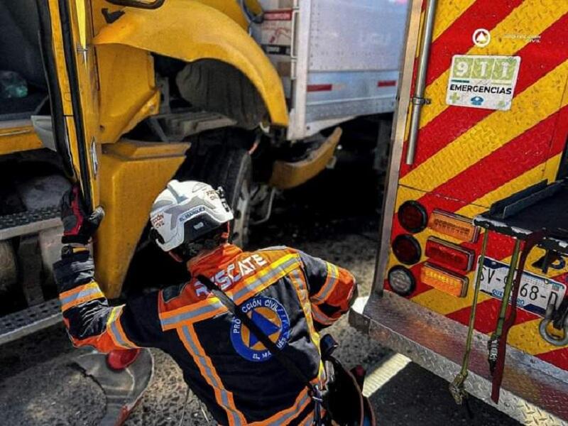 Brutal accidente en el Libramiento Norponiente de Querétaro deja dos muertos y varios heridos