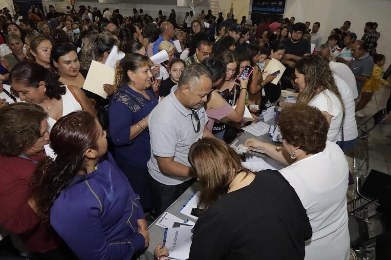 Cumplen con la entrega de escrituras en Fraccionamiento Fray Junípero Serra