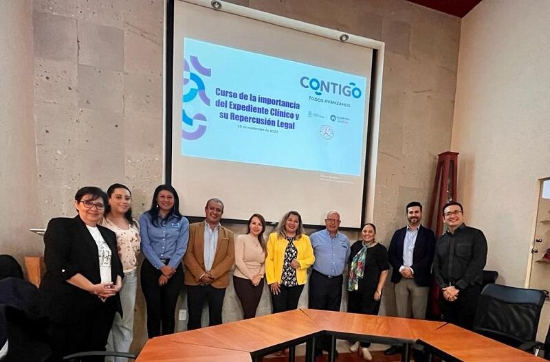Curso sobre expedientes clínicos se imparte a integrantes de salud bucal de Querétaro