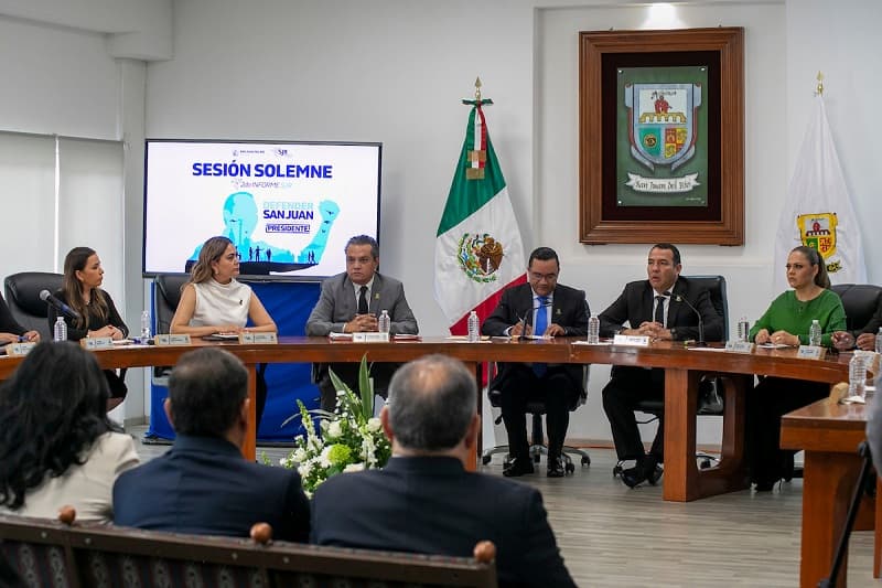 Roberto Cabrera entregó Segundo Informe de Gobierno al Ayuntamiento de San Juan del Río