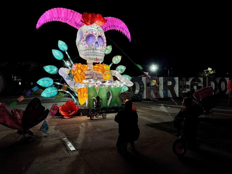 Corregidora se ilumina con el 5º Festival Huesos y Tradiciones en celebración del Día de Muertos