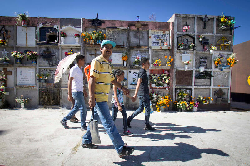 Preparan panteones para temporada de Día de Muertos 2023 en San Juan del Río