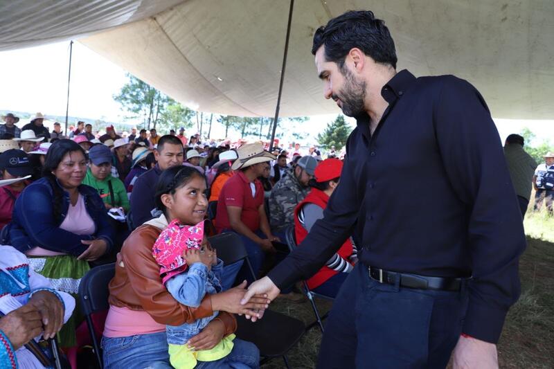 Agustín Dorantes lidera la entrega de 17 obras sociales en Amealco