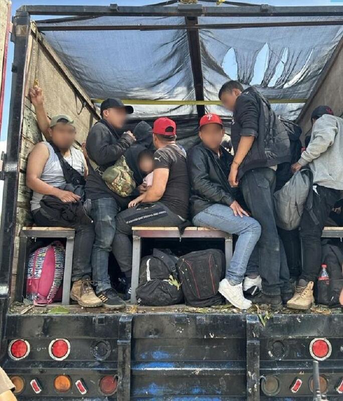 Hallazgo masivo de migrantes en camión en Veracruz pone en alerta a autoridades