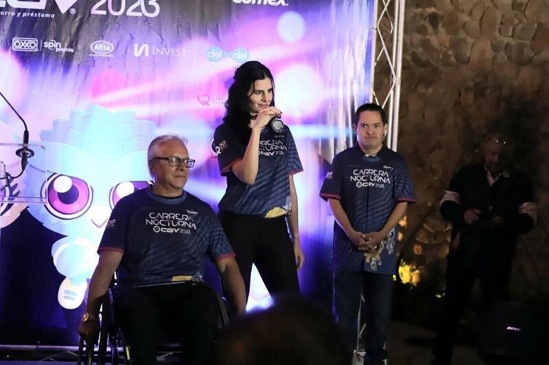 Mpio de Querétaro presenta playera y medalla para la Carrera Nocturna CGV 2023