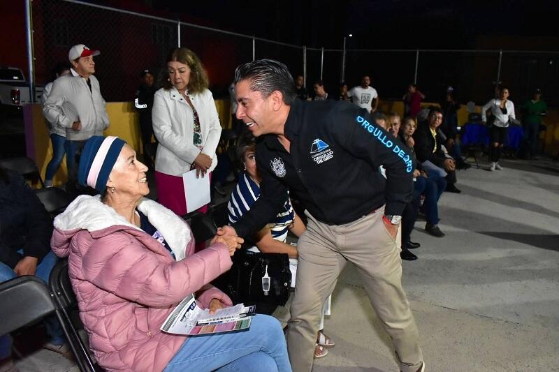 Roberto Sosa fortalece lazos con habitantes de Corregidora