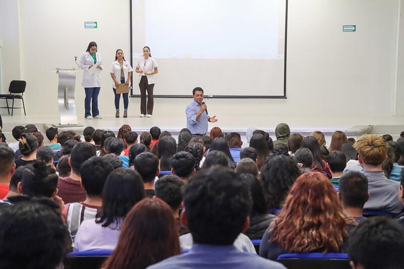 UTSJR informa sobre los peligros del uso de drogas a estudiantes