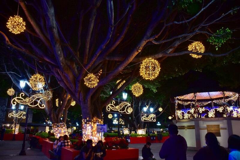 Corregidora se ilumina con más de mil adornos navideños