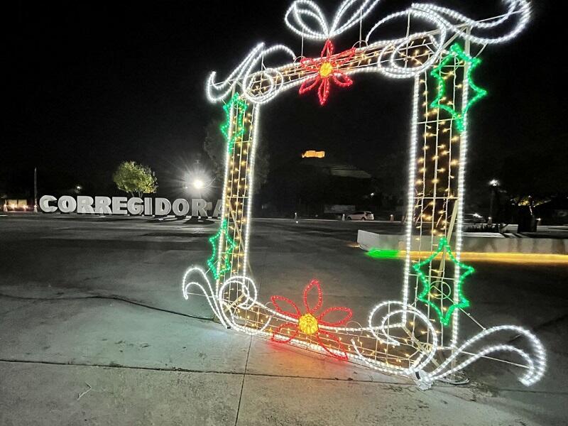 Corregidora se ilumina con más de mil adornos navideños