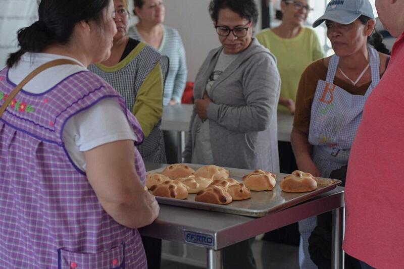 DIF Tequisquiapan clausura exitosos talleres de pan de muerto