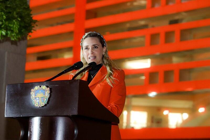 Iluminan de Naranja Centro Cívico de Querétaro en apoyo a la eliminación de la violencia contra las mujeres