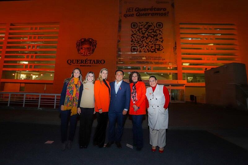 Iluminan de Naranja Centro Cívico de Querétaro en apoyo a la eliminación de la violencia contra las mujeres