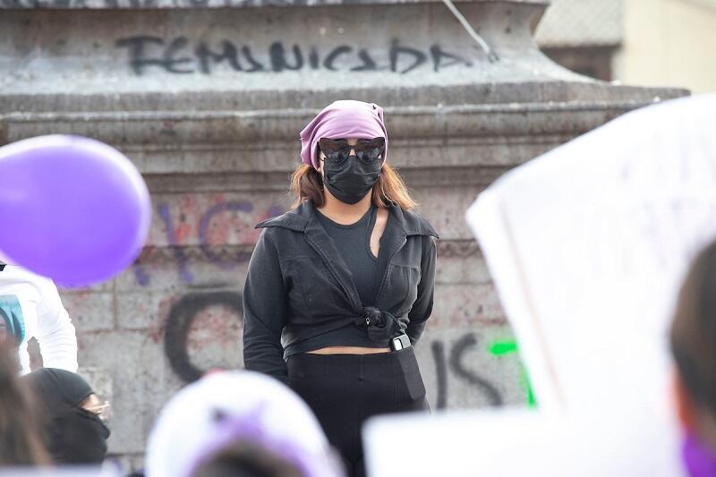Marcha feminista en San Juan del Río para conmemorar el Día Internacional de la Violencia Contra la Mujer