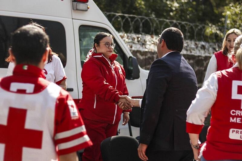 Roberto Cabrera fortalece labor humanitaria con donativo a Cruz Roja San Juan del Río