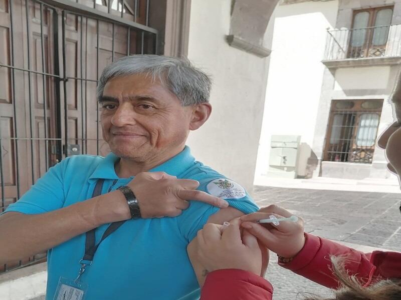 SESA insta a grupos vulnerables a vacunarse contra la influenza en Querétaro