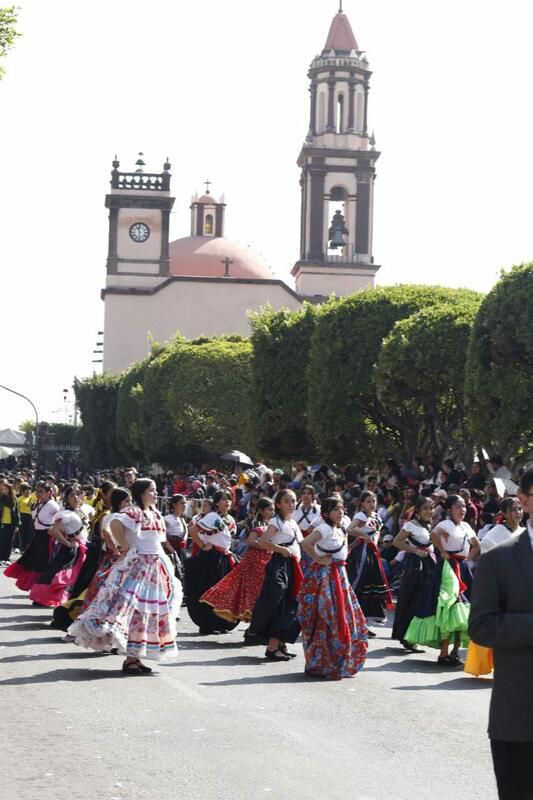 Roberto Cabrera encabeza desfile del 113 aniversario de la Revolución Mexicana en San Juan del Río 1 Roberto Cabrera encabeza desfile del 113 aniversario de la Revolución Mexicana en San Juan del Río