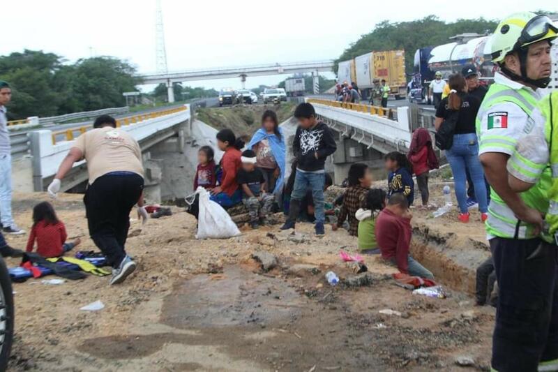 Grave accidente de autobús deja 5 muertos y más de 50 lesionados en Acayucan, Veracruz