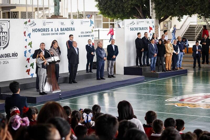 Roberto Cabrera destaca el valor de la educación en San Juan del Río