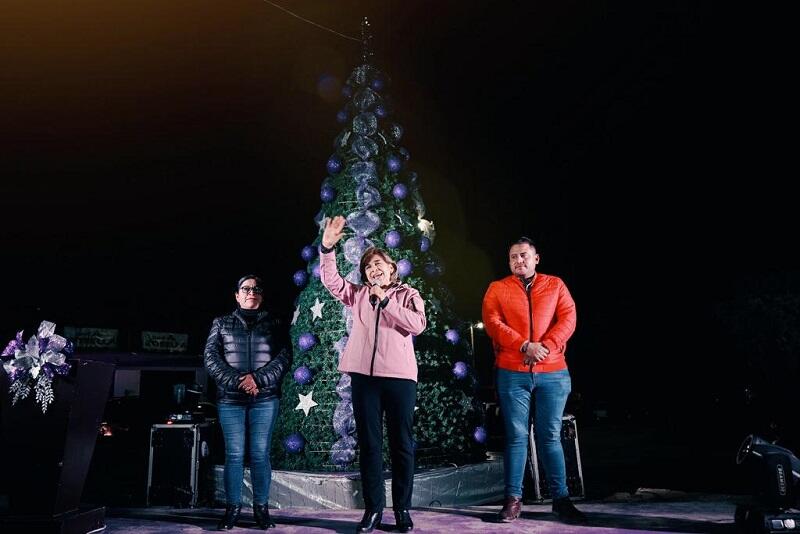 Tequisquiapan celebró encendido del Árbol de los Deseos en la colonia López Mateos