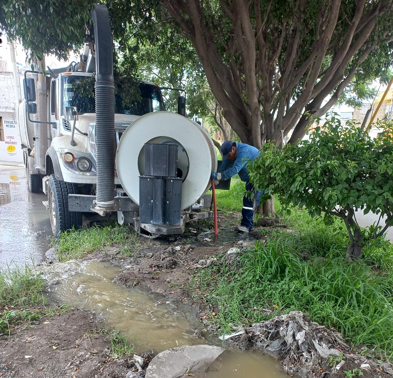CEA realizó reparaciones en la red sanitaria de colonia Fundadores en Querétaro