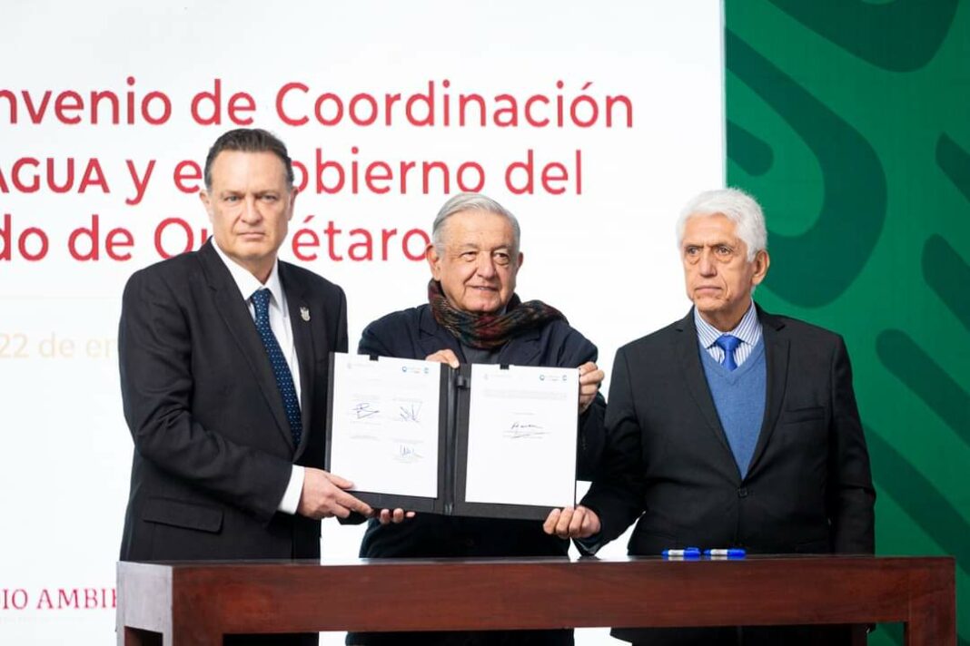 Mauricio Kuri y AMLO firman convenio para el Acueducto lll en Querétaro