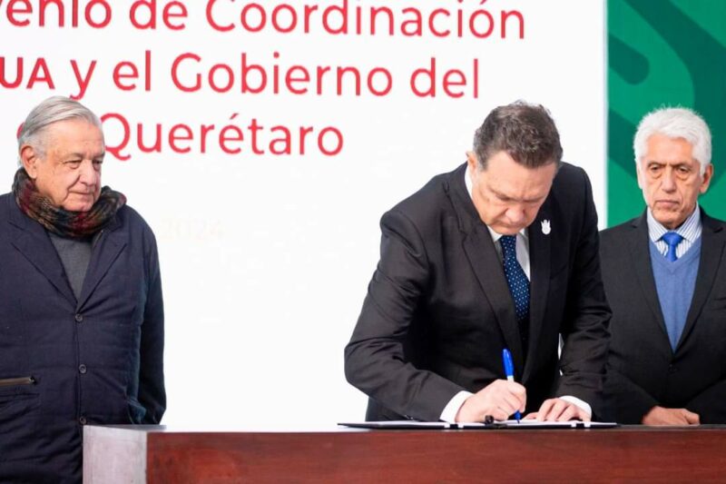 Mauricio Kuri y AMLO firman convenio para el Acueducto lll en Querétaro