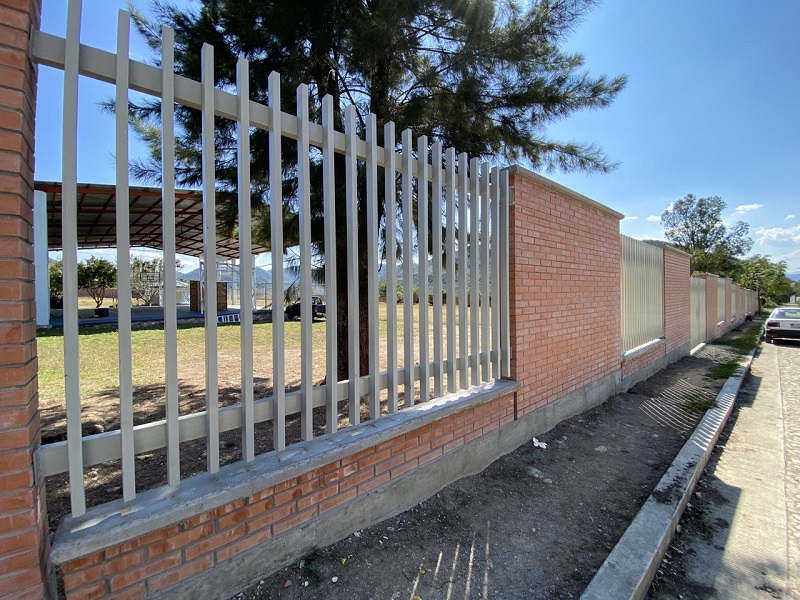 IFEQ beneficia a estudiantes de la Sierra Gorda con entrega de obras