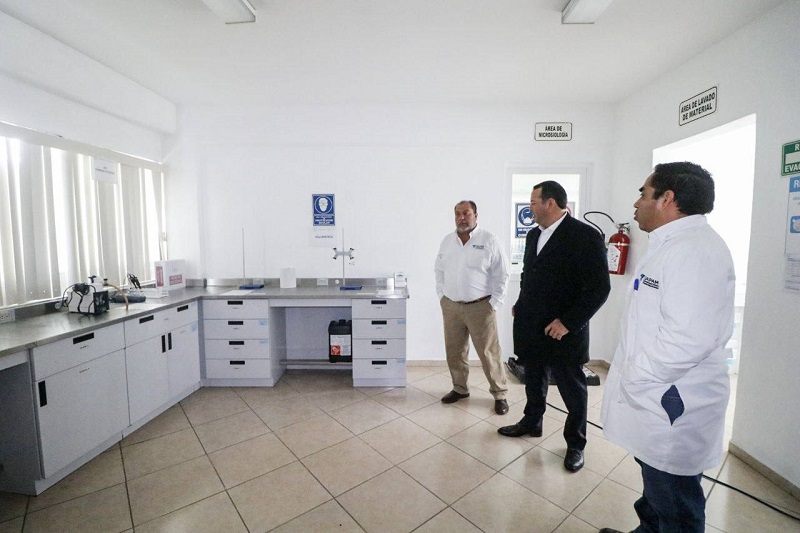 Laboratorio de JAPAM San Juan del Río logra acreditaciones clave bajo la gestión de Roberto Cabrera