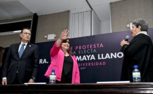 Toma protesta Silvia Amaya Llano, nueva rectora de la UAQ