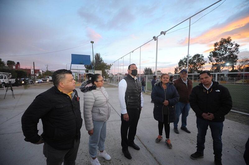 Roberto Cabrera supervisó labores de mejora urbana en Bosques de Banthí