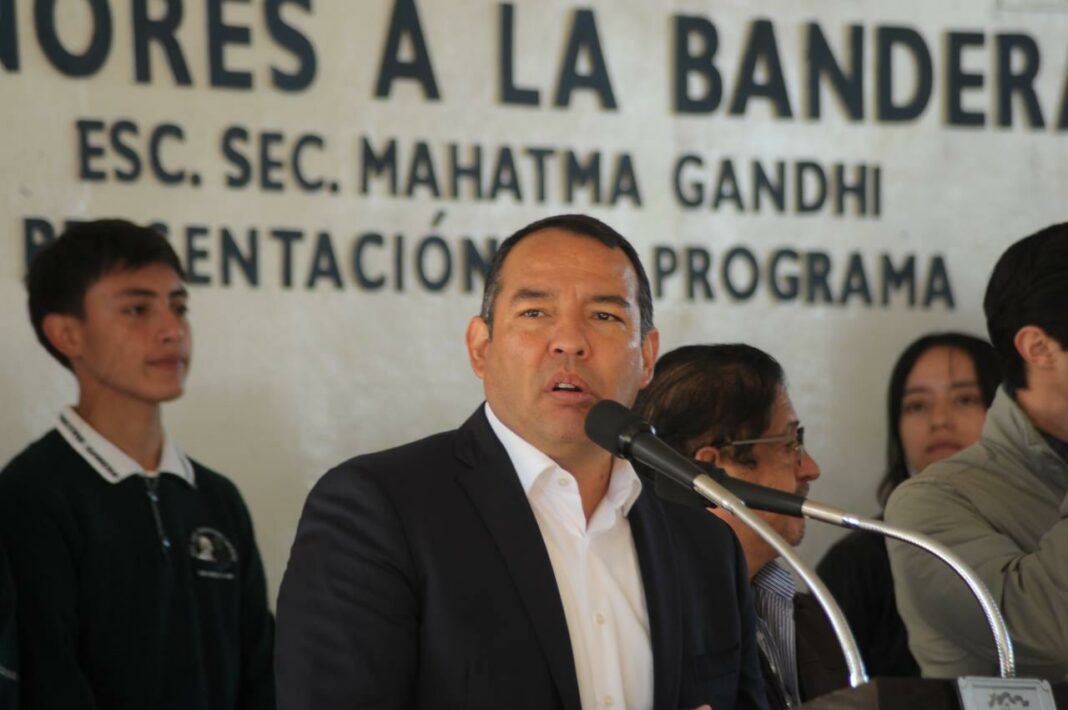 Encabeza Roberto Cabrera honores a la Bandera y presenta Programa Claramente en zona Oriente del municipio