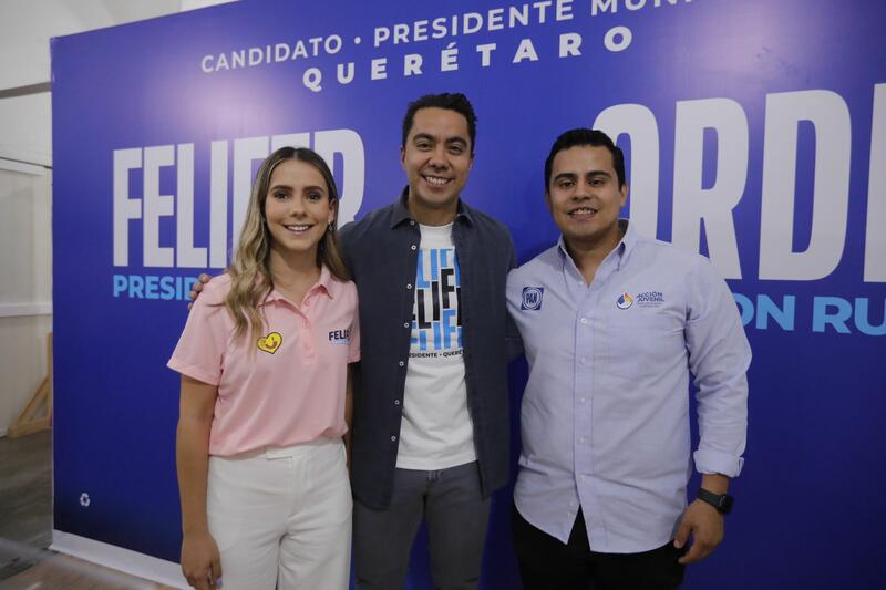 Felifer Macías lanza iniciativa de Chips de Internet para estudiantes universitarios en Querétaro