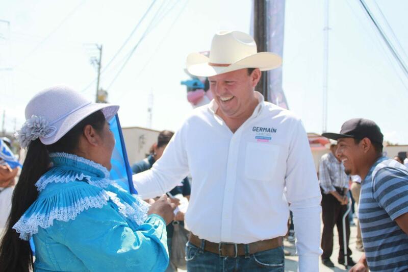 Germaín Garfias participa en caravana en Santiago Mexquititlán, Amealco