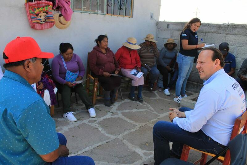 Germaín Garfias se reúne con habitantes de Santiago Mexquititlán para escuchar sus necesidades